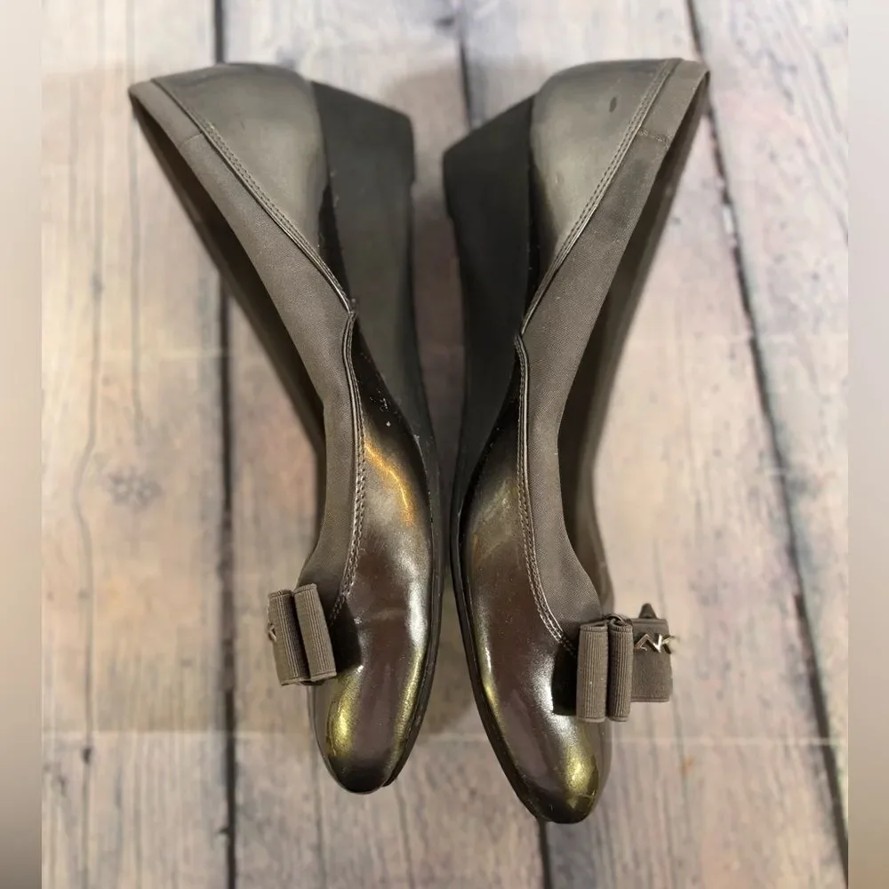 Anne Klein AK7 Stefania Classic Gray Patent Leather Wedge Ballet Shoe Size 8